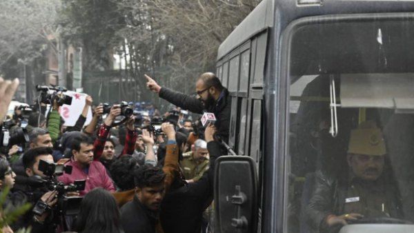 பிபிசி ஆவணப்பட சர்ச்சை.. சிறையில் ஜாமியா பல்கலை மாணவர்கள்.. விடுவிக்காததால் எஸ்எப்ஐ போராட்டம்!