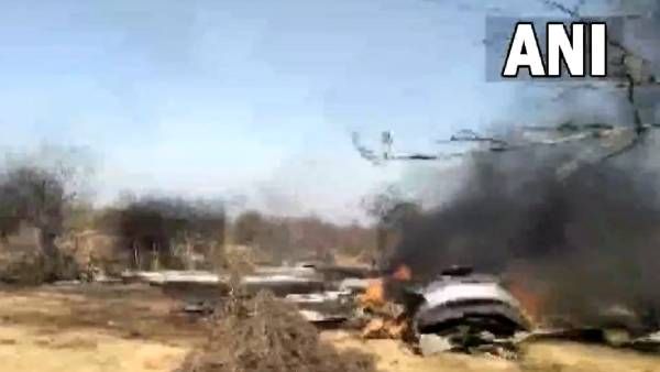 இந்திய விமானப்படைக்கு சொந்தமான 2 விமானம் நொறுங்கி விழுந்து விபத்து: ஒரு விமானி பலி, 2 பேர் படுகாயம்