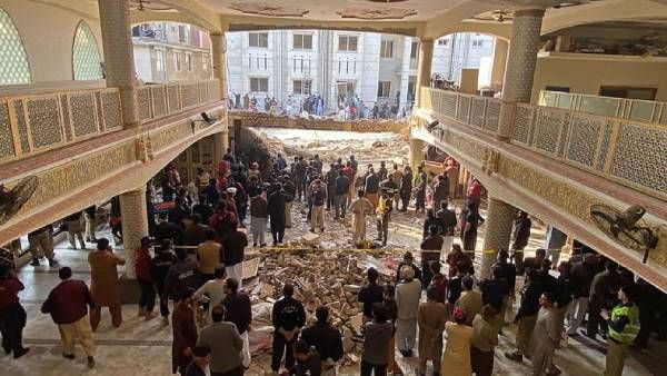 பாகிஸ்தான் மசூதியில் குண்டுவெடிப்பு - குறைந்தது 28 பேர் பலி