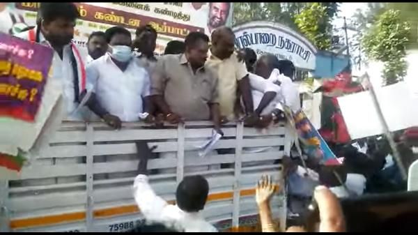 எடப்பாடி அணிக்குள் உச்சகட்ட மோதல்.. செருப்பை தூக்கிய நிர்வாகி.. காது கூசும் வார்த்தைகள்.. அச்சோ!