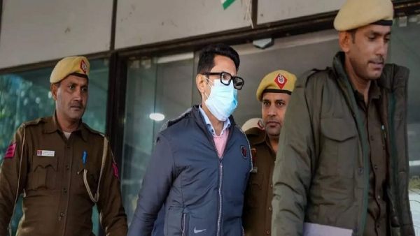 பெண் பயணி மீது நான் சிறுநீர் கழிக்கவில்லை.. அது என்ன திரவம் தெரியுமா? 'பயங்கரமாக' பழிபோடும் மிஸ்ரா