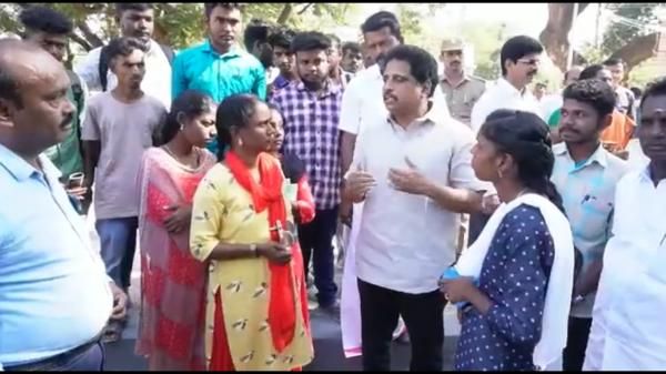 போட்டித்தேர்வு மாணவர்கள் படிக்க.. மதுரையில் தொடங்கப்பட்ட முதல் 