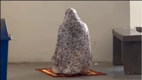 கல்லூரி வளாகத்தில் மாணவி தொழுகை.. கிளம்பிய எதிர்ப்பு.. பறந்து வந்த அதிரடி உத்தரவு! அதிரும் குஜராத்