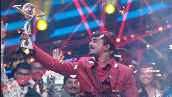 சமூக வலைத்தளத்தில் அசீமிற்கு மெசேஜ் செய்து திட்டும் நெட்டிசன்கள்.. இது தான் 