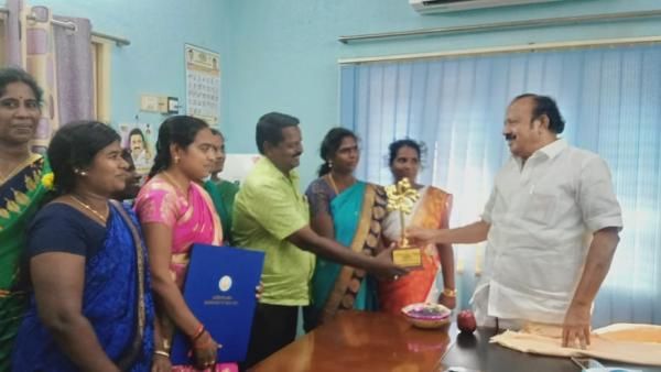 மணிமேகலை விருது.. குறிஞ்சிப்பாடி மகளிர் திட்ட வட்டார இயக்க மேலாளருக்கு வேளாண் அமைச்சர் பாராட்டு