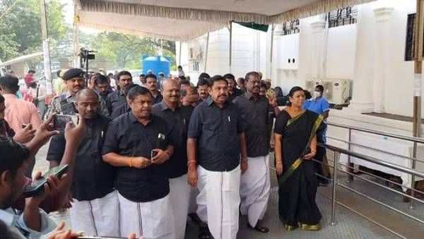 புண்படுத்திட்டே இருக்கீங்க! கருப்பு சட்டையோடு வந்த எடப்பாடி & கோ! எதிர்கட்சி து.தலைவர் விவகாரம் தான்