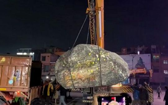 ஸ்பெஷல்.. 6 கோடி வருடம் பழமையானது! அயோத்தி கோயிலில் ராமர், சீதை சிலைக்கு நேபாளத்திலிருந்து வந்த பாறை