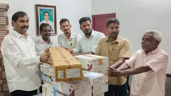 ஃபேன் இல்லாமல் வியர்க்குது சார்! விளையாட்டாக சொன்ன மாணவர்கள்! சொந்தப்பணத்தில் வேல்முருகன் சர்ப்ரைஸ்!