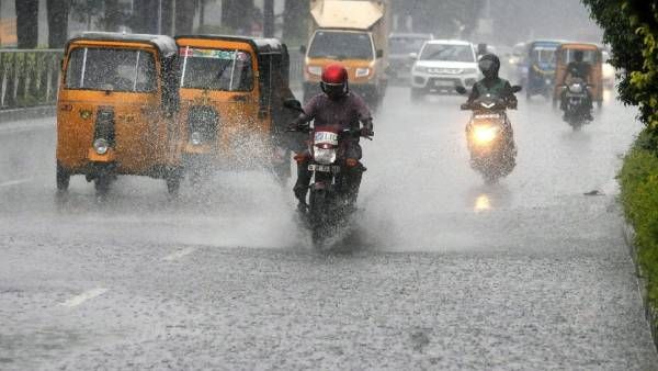 மிக கனமழை..ராமநாதபுரம், தூத்துக்குடி, திருநெல்வேலி மாவட்ட மக்களே உஷார்..சூறாவளியும் வீசுமாம்!