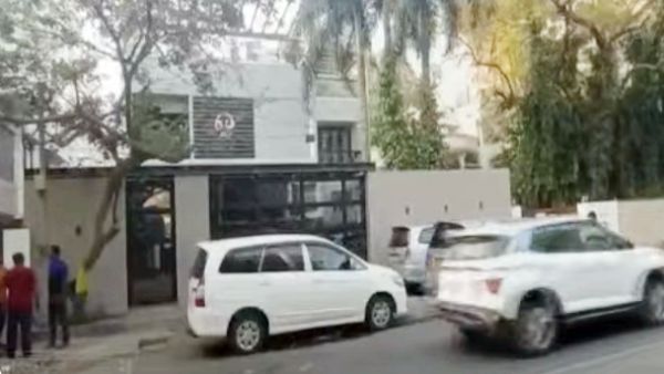 வரி ஏய்ப்பு புகார்.. தமிழ்நாடு, ஆந்திரா உள்பட 60-க்கும் மேற்பட்ட இடங்களில் வருமான வரித்துறை சோதனை