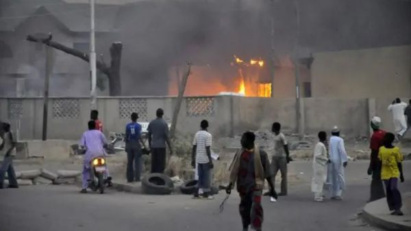 பயங்கரம்.. காவல்நிலையங்கள் மீது வெடிகுண்டு வீச்சு.. 8 போலீஸார் உடல் சிதறி பலி - அலறும் நைஜீரியா