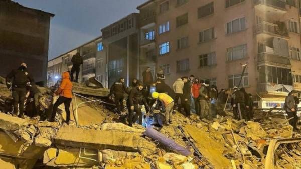 சிரியாவிலும் தாக்கத்தை ஏற்படுத்திய துருக்கி நிலநடுக்கம்! 237 பேர் சடலமாக மீட்பு.. கதறும் மக்கள்!