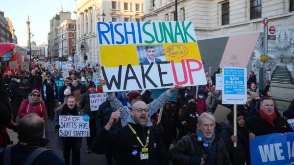 5 லட்சம் தொழிலாளர்கள்.. வேலை நிறுத்தத்தால் மூச்சு திணற உள்ள பிரிட்டன்! நெருக்கடியில் ரிஷி சுனக் அரசு