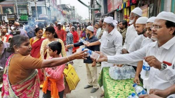 மாமா.. மாப்ளே! உடலும் மனசும் குளிருதே -தென்காசி திருவிழாவில் இந்துக்களின் தாகம் தீர்த்த முஸ்லிம்கள்