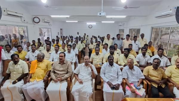 வன்னியர் சங்க நிர்வாகிகளுடன் மீட்டிங் நடத்திய ராமதாஸ்! என்னென்ன பணிகள் செய்ய வேண்டும் என அறிவுரை!