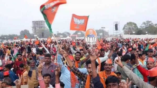 மீண்டும் பாஜக ஆட்சி? 'மைனஸ்' ஆனாலும் வெற்றிக்கோட்டை நெருங்குகிறதா? Edupress group கணிப்பு ரிசல்ட்!