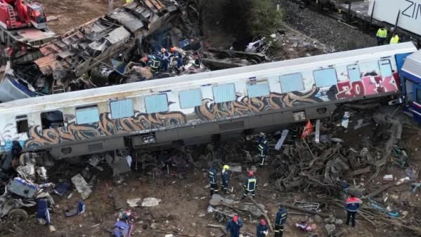 கிரீஸ் நாட்டில் இரண்டு ரயில்கள் பயங்கர மோதல்.. 36 பேர் பலி.. 60 பேர் படுகாயம்