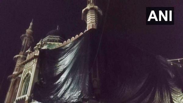 ஹோலி பண்டிகை.. திடீரென தார்ப்பாயால் மறைக்கப்படும் மசூதிகள்.. என்ன நடக்குது உபியில்? பின்னணி