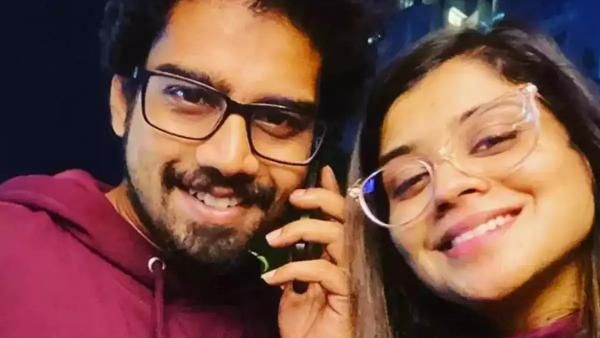 காதல் ஜோடிக்கு இன்று டும் டும்.. வானத்தைப் போல சீரியல் நடிகையை கரம் பிடித்த பசங்க திரைப்பட நடிகர்