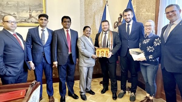 ஜெர்மனியில் ஸ்டைலாக அமைச்சர் ராமச்சந்திரன்! தமிழ்நாட்டை சுற்றி பார்க்க வருமாறு அழைப்பு!