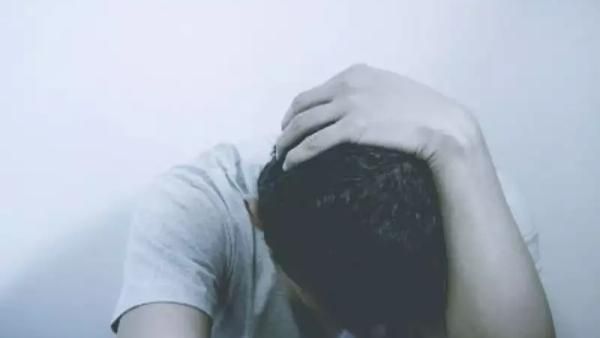 கேட்க மாட்டீயா? நிச்சயமான காதலி வீட்டிற்குள் நுழைந்த 