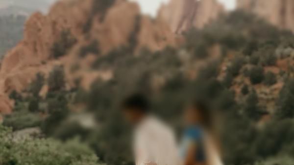 மலைப்பகுதியில் காதலனுடன் தனிமை.. இளம் பெண்ணுக்கு நடந்த கொடூரம்.. ஆடையில்லாமல் கதறிய காதலன்