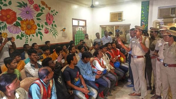 தமிழகத்தில் வடமாநிலத்தவர் குறித்த வதந்தி பரப்பியவரின் போன் நம்பரை பிடித்த போலீஸ்.. சிக்கும் விஷமிகள்