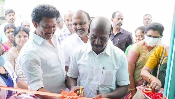 4 லட்சம் பள்ளிக்குக் குழந்தைகளின் பல் காக்கும் ‘புன்னகை’