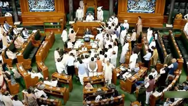 தொடர்ந்து முடங்கும் நாடாளுமன்றம்.. ராஜ்யசபா நாள் முழுக்க ஒத்திவைப்பு.. லோக்சபா 6 மணிக்கு கூடுகிறது!