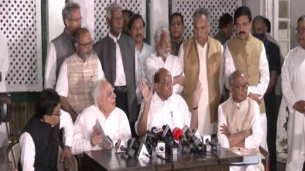 என்ன பாஜகவே ஜெயிக்குது.. இவிஎம் மீது மீண்டும் சந்தேகம்.. திரண்ட எதிர்க்கட்சி தலைகள்..பரபரத்த டெல்லி