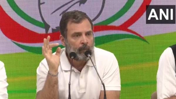 நீங்கல்லாம் பத்திரிக்கையாளர்னு நடிக்காதீங்க.. பிரஸ்மீட்டில் விளாசி தள்ளிய ராகுல் காந்தி