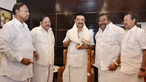 ஒரே உற்சாகம்.. அறிவாலயம் வந்த முதல்வர் ஸ்டாலின்.. நேரில் சந்தித்து வாழ்த்து தெரிவித்த சீனியர்கள்!