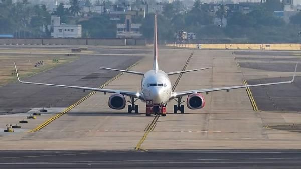 சென்னைக்கு வந்த விமானம்.. நடுவானில் திடீரென எழுந்த சத்தம்.. பரபரத்த பயணிகள்.. நடந்தது என்ன?