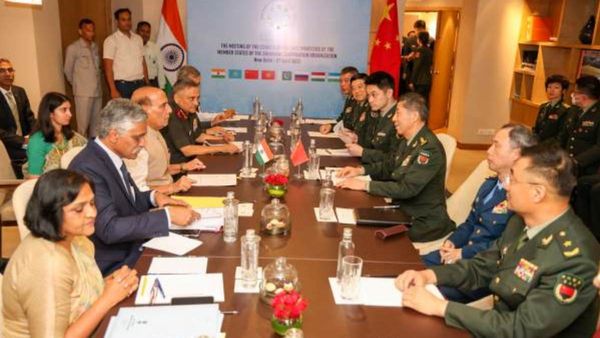 எல்லை பாதுகாப்பு ஒப்பந்த மீறல்-சீனா பாதுகாப்பு அமைச்சர் லீ ஷாங்ஃபூவிடம் ராஜ்நாத்சிங் வார்னிங்