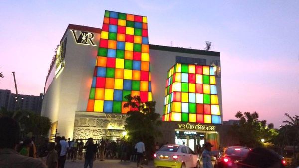 ஏகப்பட்ட விதி மீறல்.. அந்த பக்கமே போக முடியலையே! சென்னையில் பிரபல மாலை சீல் வைக்க போறாங்களா? பின்னணி