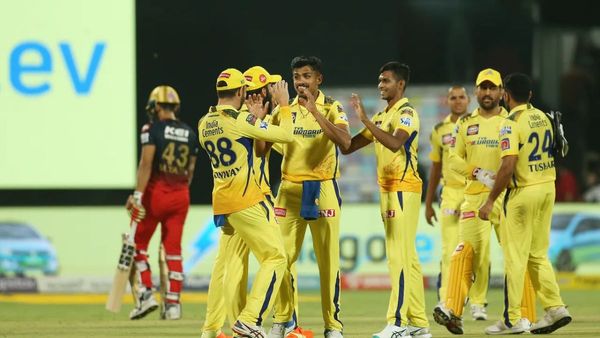 அந்த ஒரு புள்ளி.. சிஎஸ்கேவிற்கு சாதகமாக மாறிய போட்டி.. பெங்களூரை வீழ்த்த காரணமே இதுதான்! பின்னணி