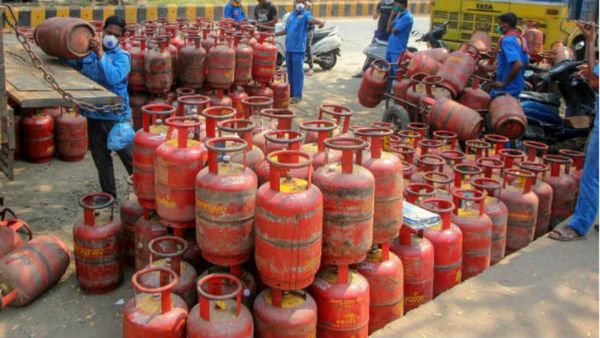 குட்நியூஸ்.. அதிகரிக்கும் சமையல் எரிவாயு விலையை 10% குறைக்க முடிவு.. மத்திய அமைச்சரவை ஒப்புதல்!