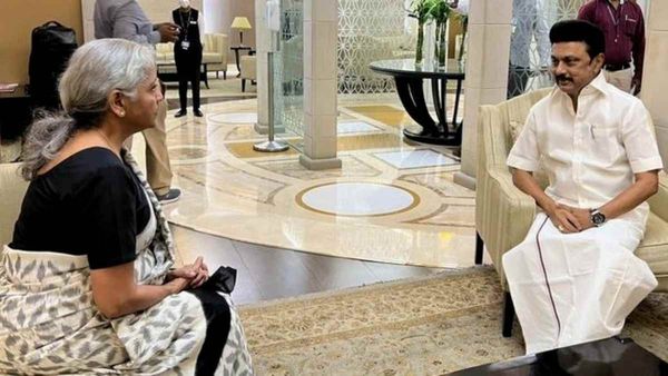10 நிமிடங்கள் மீட்டிங்.. டெல்லியில் முதல்வர் ஸ்டாலினை சந்தித்த நிதி அமைச்சர் நிர்மலா சீதாராமன்!