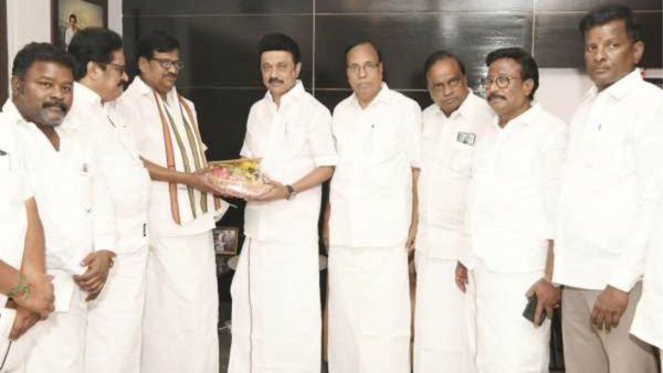 கே.எஸ்.அழகிரி வீட்டில் கல்யாணம்! பழக்கூடையுடன் பத்திரிகை வைத்து ஸ்டாலினுக்கு நேரில் அழைப்பு!