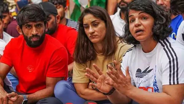 மல்யுத்த கூட்டமைப்பு தலைவர் பிரிஜ் பூஷண் மீது இன்று வழக்கு பதிவு- உச்சநீதிமன்றத்தில் டெல்லி போலீஸ்