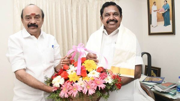 பெரிய ‘விக்கெட்’.. சொல்லி அடிக்கும் எடப்பாடி! அதிமுகவில் இணைந்த முன்னாள் கொறடா திருச்சி மனோகரன்!