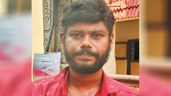 பொறிவைத்து காத்திருந்த புருஷன் பொண்டாட்டி! பக்கத்து வீட்டுக்குள்ள போய்:ஒரே அசிங்கமா போச்சு குமாரு!