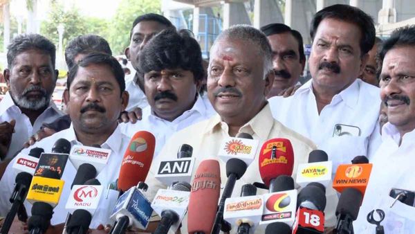 திருச்சி மாநாட்டிற்கு சசிகலாவுக்கு அழைப்பு.. “கட்சியில் தான் இருக்கிறார்கள்”.. ஓபிஎஸ் பரபர பேட்டி!