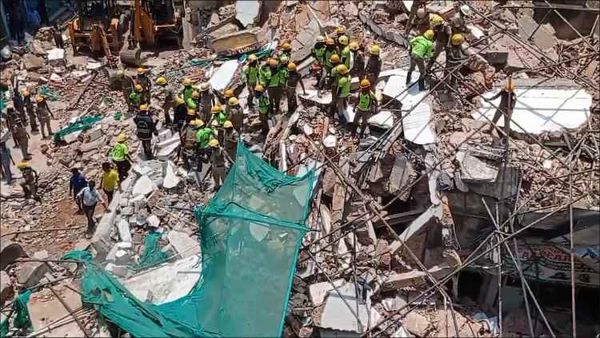 100 ஆண்டு பழசு.. சென்னை மண்ணடியில் இடிந்த 4 மாடி கட்டிடம்! 4 பேர் நிலை என்ன? களத்தில் மேயர் பிரியா