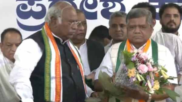 பாஜகவில் இருந்து விலகிய கர்நாடகா முன்னாள் முதல்வர் ஜெகதீஷ் ஷெட்டர் காங்கிரஸில் இணைந்தார்