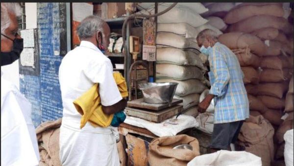 ரேஷன் பணியாளர்கள் இன்று முதல் கடையடைப்பு போராட்டம்.. பொருட்கள் வழங்குவதில் சிரமம்..ஏன்? என்னாச்சு?
