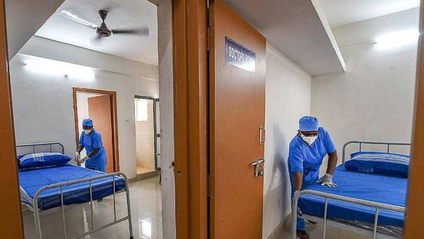 சென்னையில் மீண்டும் தனிமைப்படுத்தப்படும் வீடுகள்.. உயரும் கொரோனா பாதிப்பு.. அதிர்ச்சி தரும் மாற்றம்