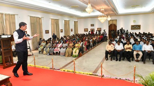 மாநில சட்டசபை மசோதா சரியில்லை எனில் நிறுத்தி வைப்பது என்பது நிராகரிப்பதாகவே அர்த்தம்: ஆளுநர் ரவி