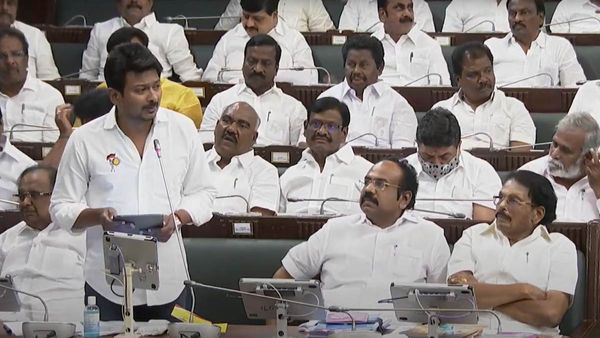 IPL ஃபீவர்.. சட்டசபையா? ஸ்டேடியமா? பேக் to பேக் சிக்ஸர்.. பவுன்சர்களை பவுண்டரிக்கு விரட்டிய உதயநிதி!