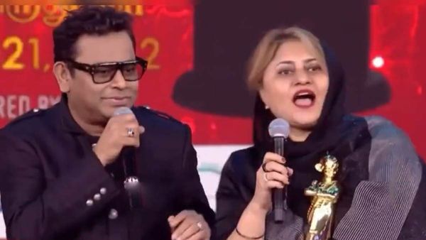 இந்தில பேசாதீங்க! தமிழில் பேசுங்க ப்ளீஸ்! மனைவியின் தோளை தட்டி சொன்ன ஏ.ஆர்.ரஹ்மான்! அதிர்ந்த அரங்கம்
